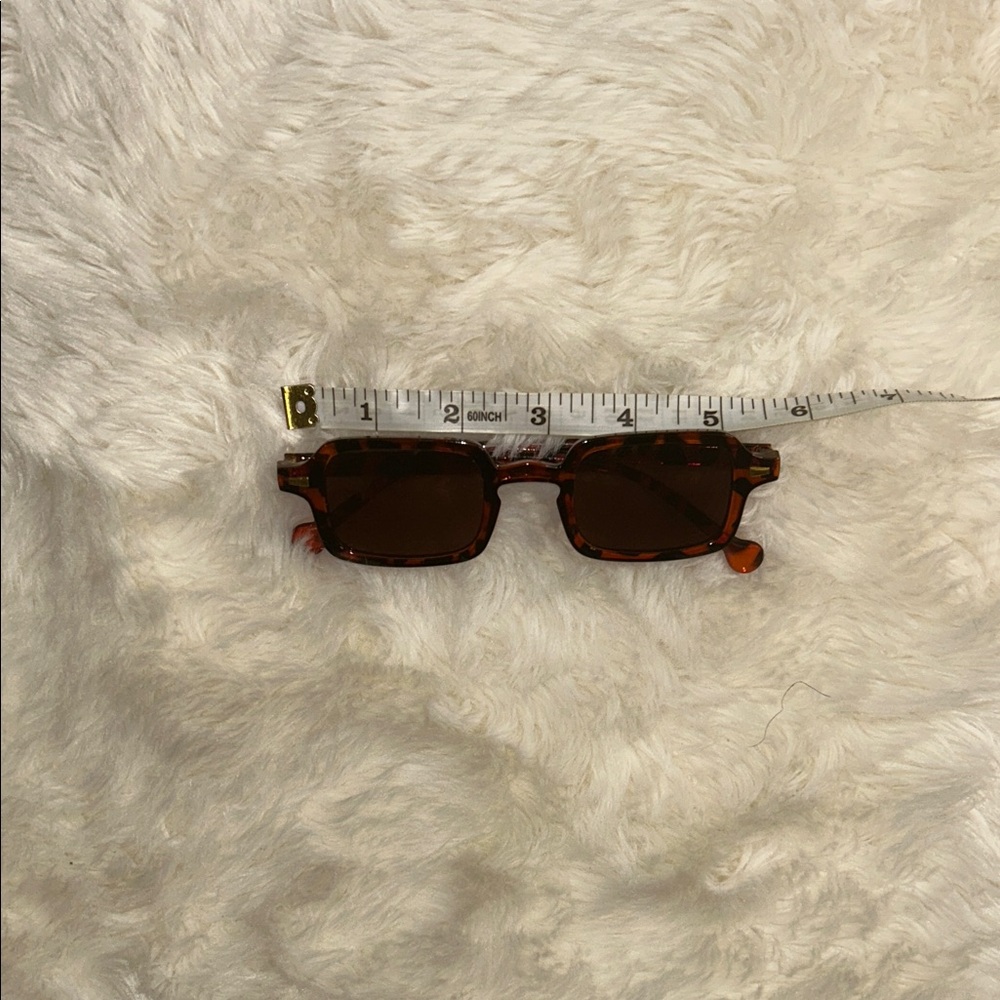 Retro Tortoise Shell Square Sunglasses - Picture 7 of 8